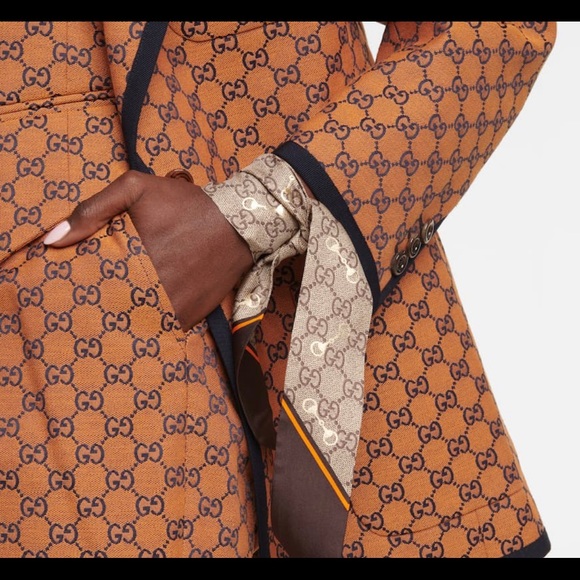 Authentic Gucci silk scarf. - Picture 10 of 14